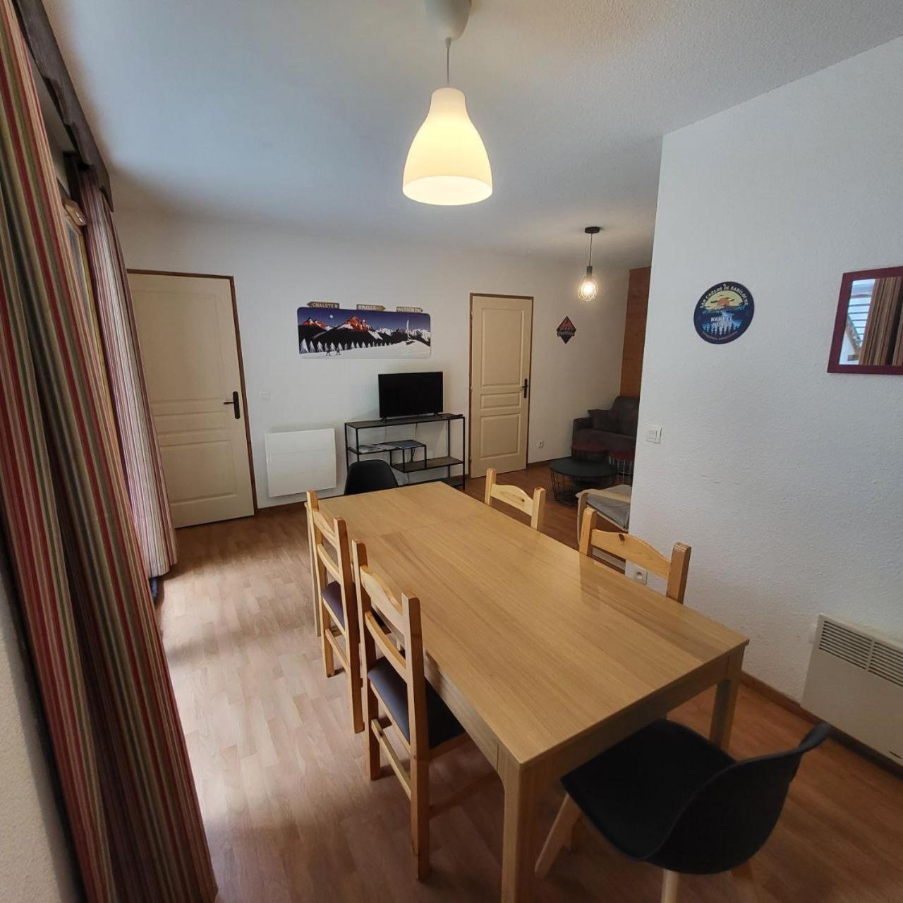 Appartements 3 Vallees, Piscine Et Sauna Orelle Exteriör bild